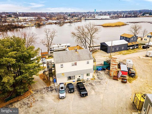 5th image of 32 Edgewater Ave
