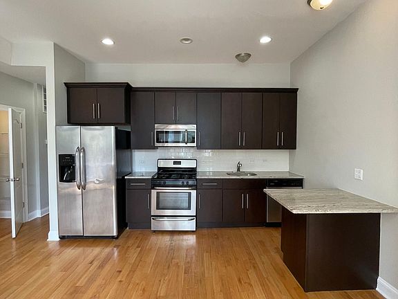 3rd image of 1509 N Fairfield Ave #2