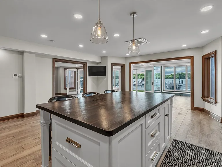 2039 E River Rd — Photo 9