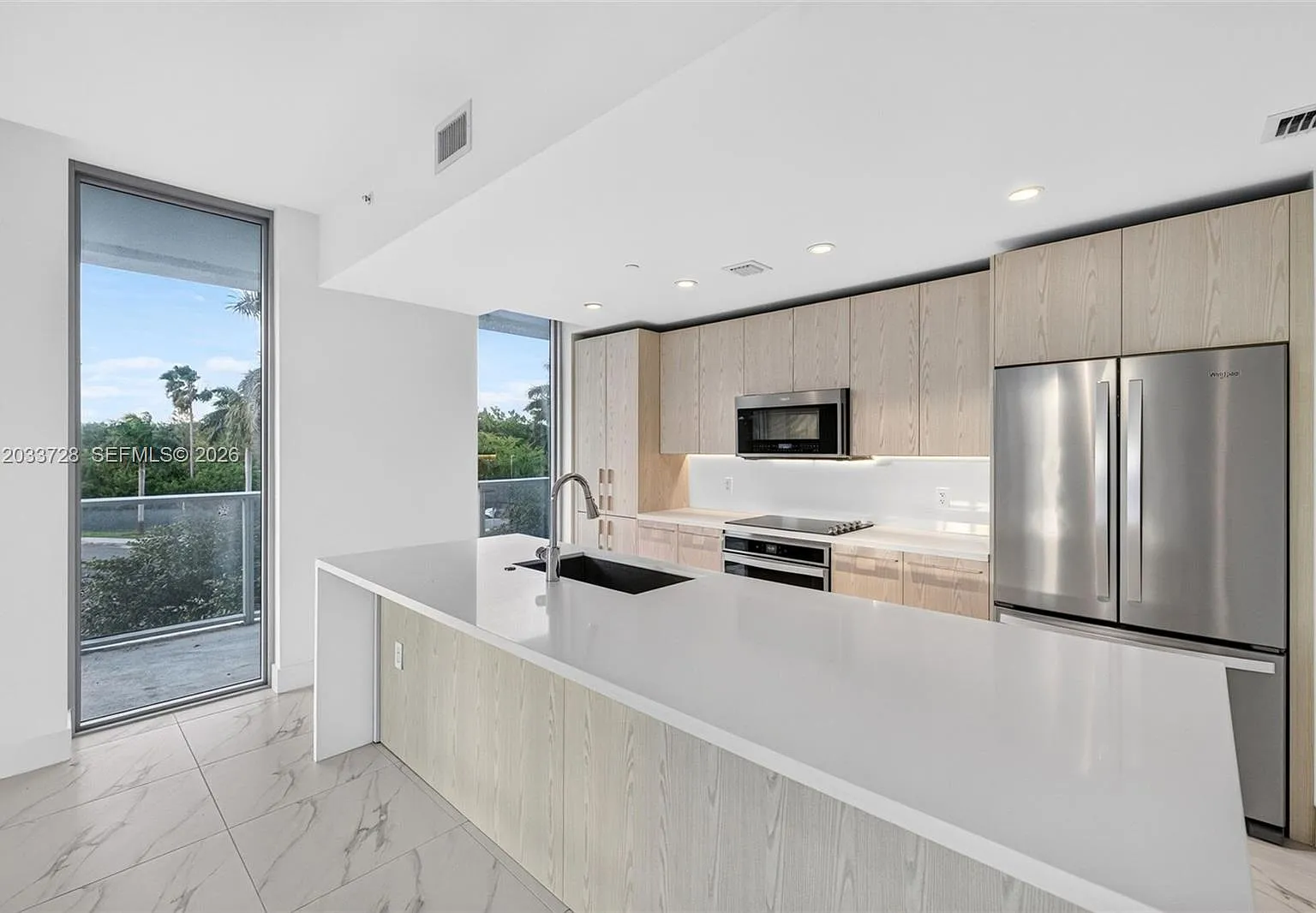 2 bed, 2.5 bath, 1294 sqft, $4,000 — Photo 2