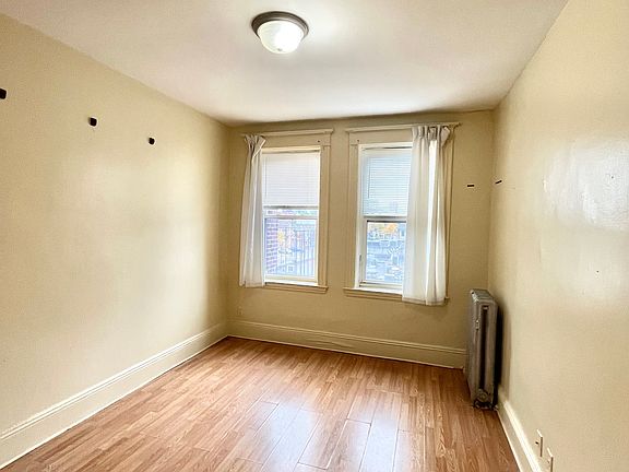 5th image of 46 Park Vale Ave