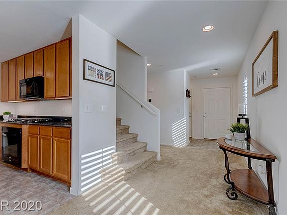 5th image of 923 Harbor Ave