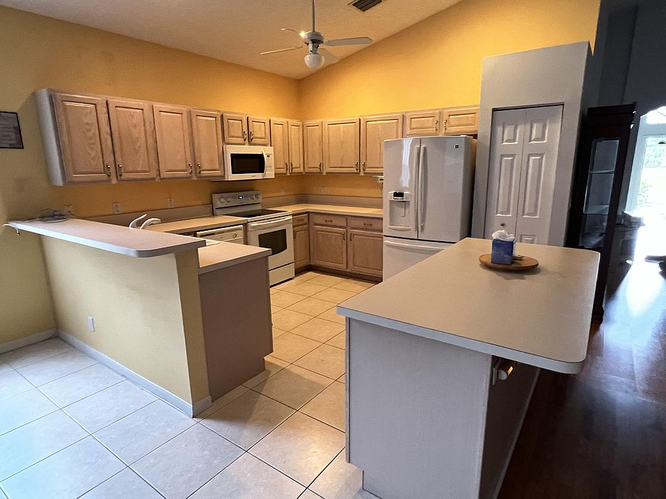 2nd image of 9499 Verona Lakes Blvd