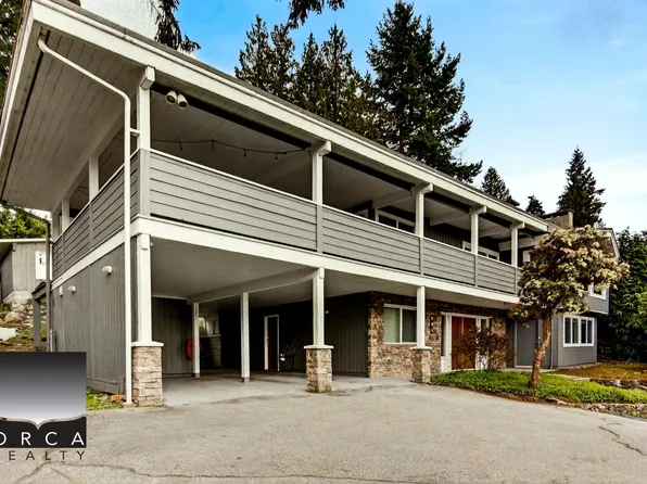 981 Kinsac St, Coquitlam, BC V3J 4T8