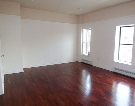 1st image of 411 W 44th St #35