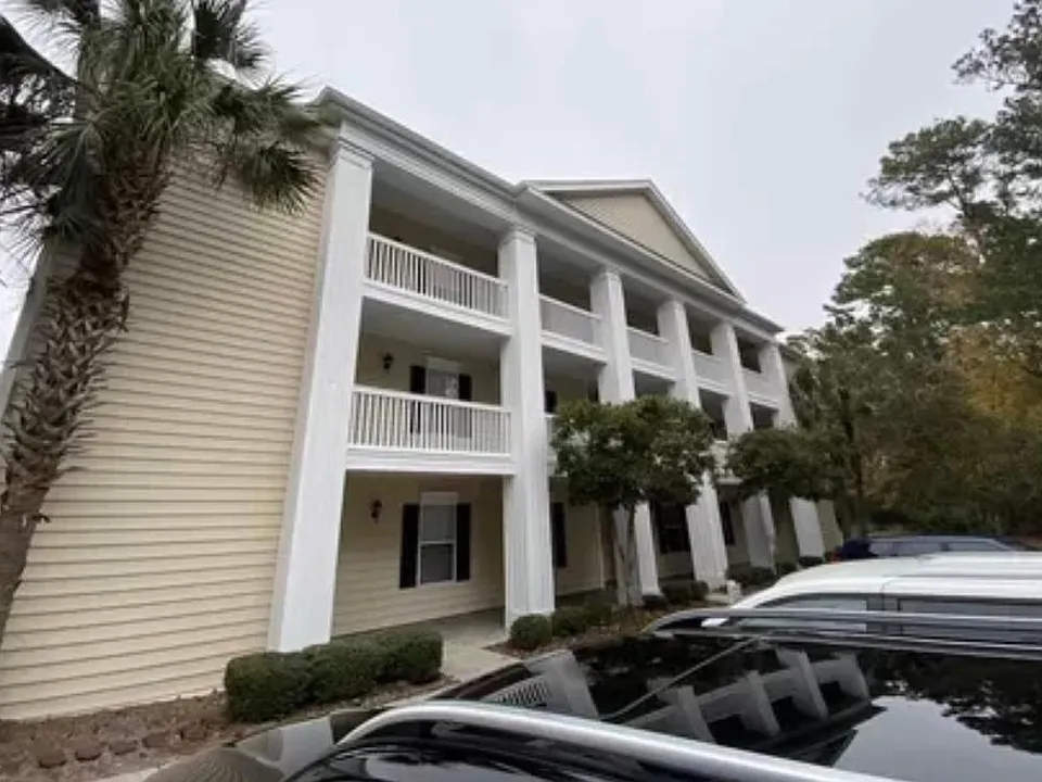 627 Woodmoor Dr #201