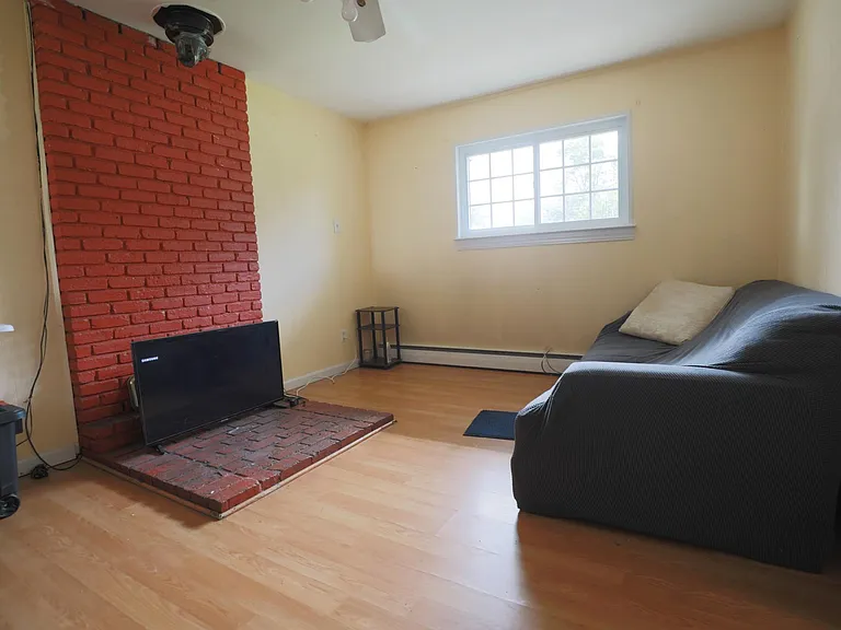19 Balin Ave — Photo 7