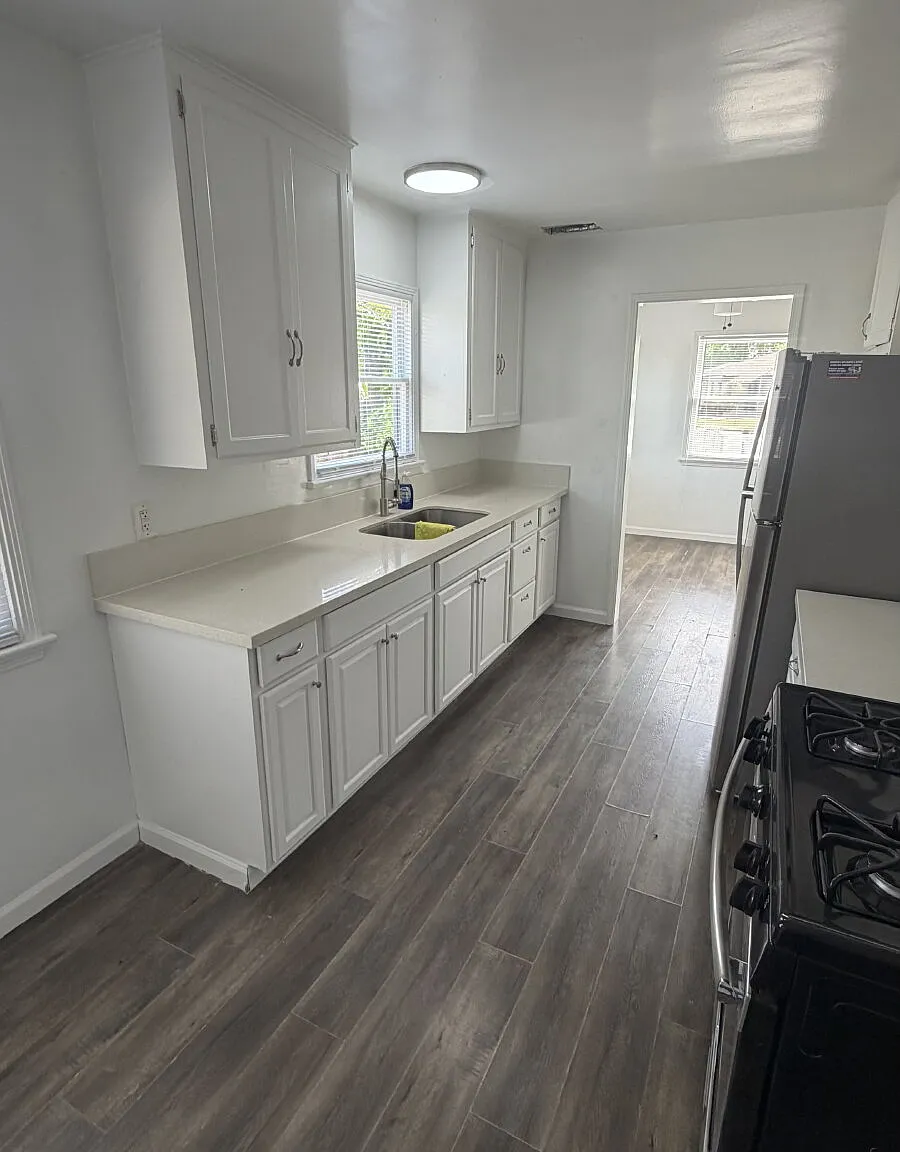 3 bed, 1.0 bath, 1060 sqft, $1,850 — Photo 4