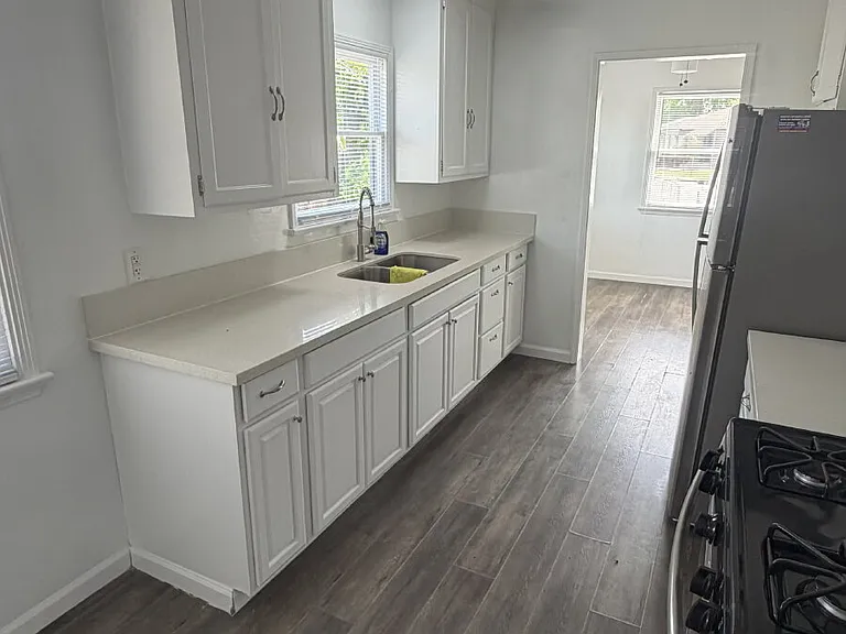 1400 Maitland Dr — Photo 4