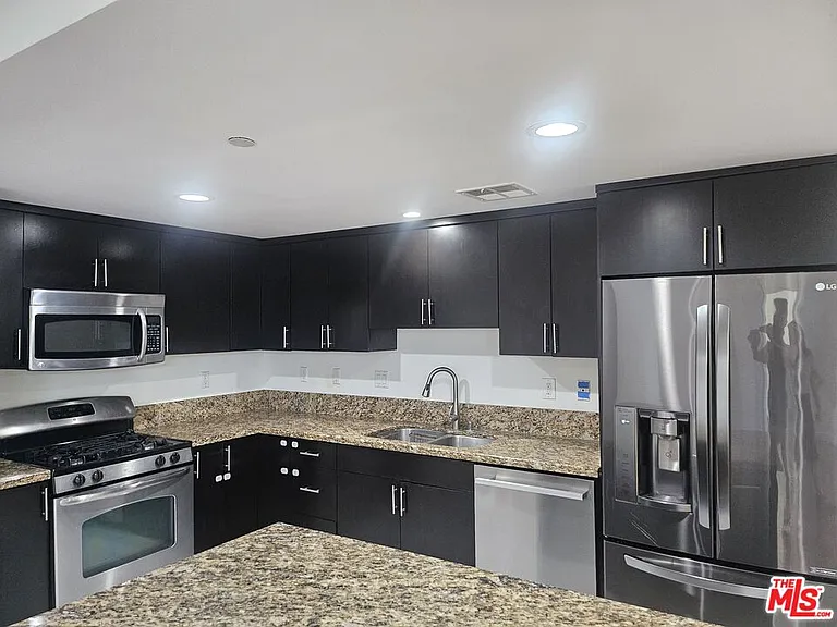 332 S Oxford Ave #201 — Photo 4