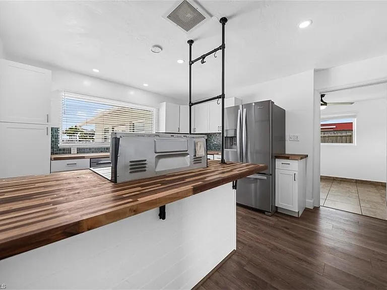 5460 Bayshore Rd — Photo 8