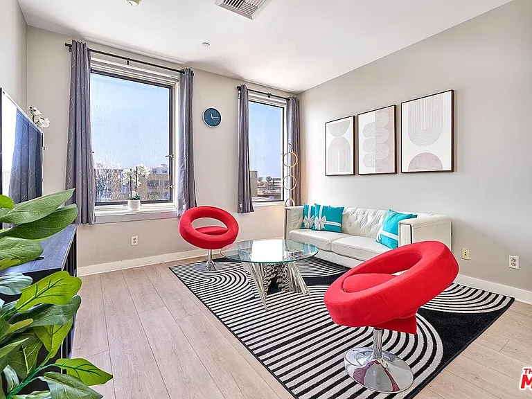 3810 Wilshire Blvd #408 — Photo 10