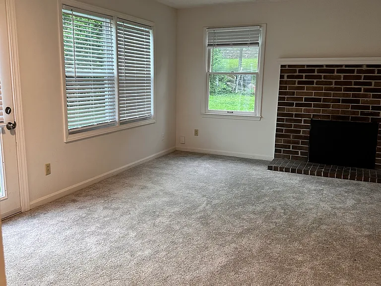 432 Lakebow Ct — Photo 10