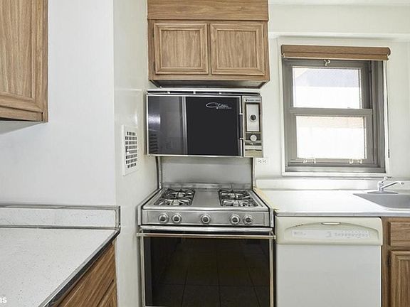 3rd image of 111 E 85th St #6F