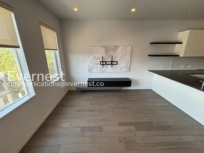 1300 N Ogden St #401 — Photo 4