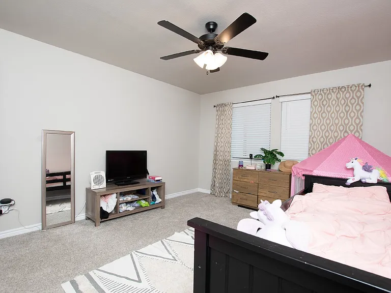 1756 Meadow Crest Dr — Photo 11