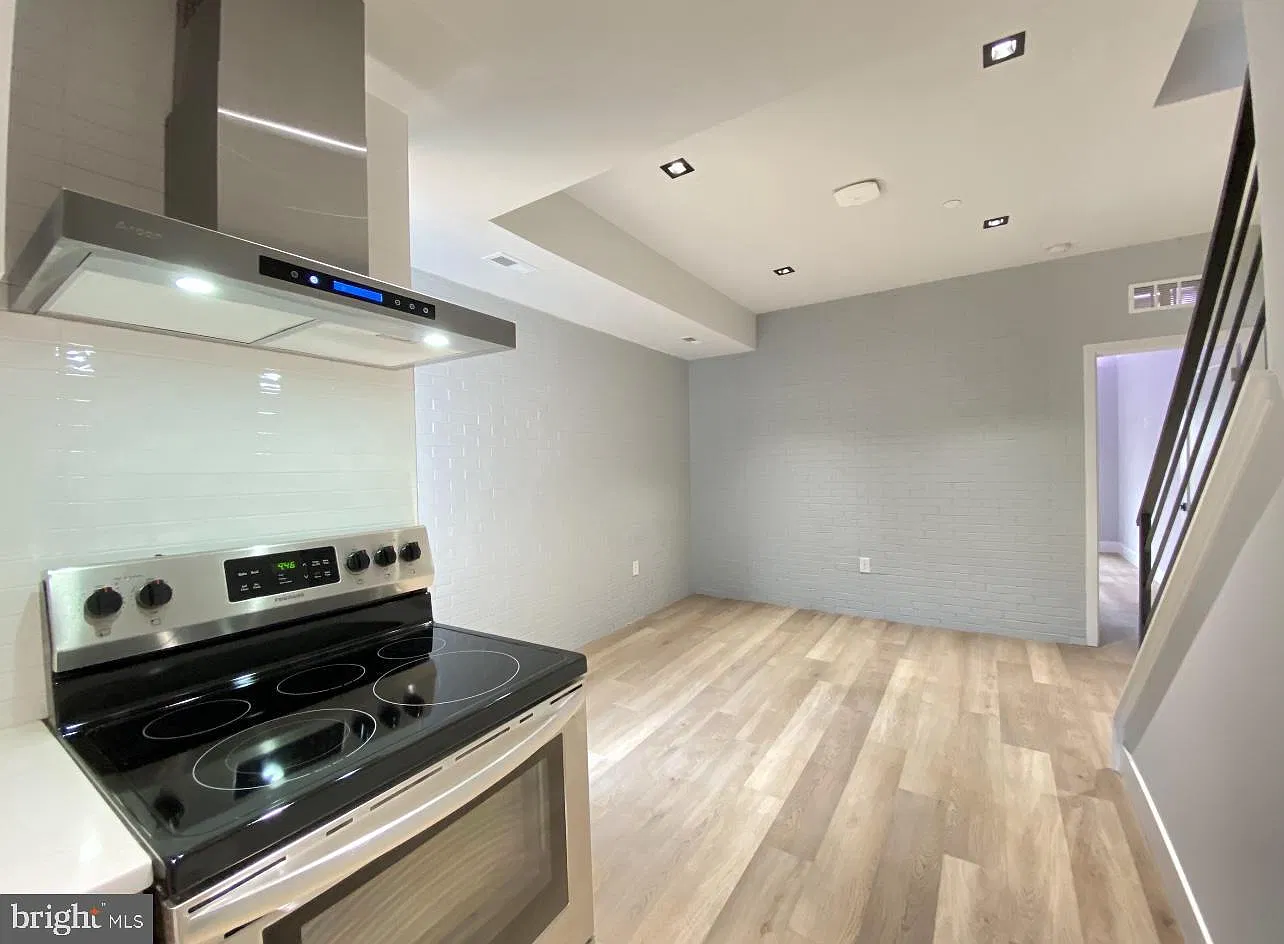 4 bed, 4.0 bath, 1238 sqft, $3,500 — Photo 4