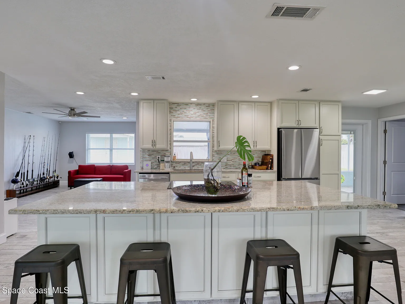 3 bed, 2.0 bath, 1602 sqft, $4,500 — Photo 4