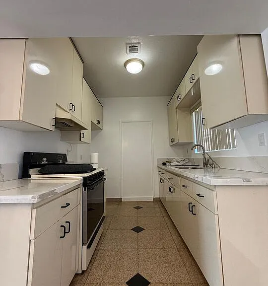 4306 Pennsylvania Ave — Photo 2