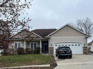 2463 E Highview Dr, Des Moines, IA 50320