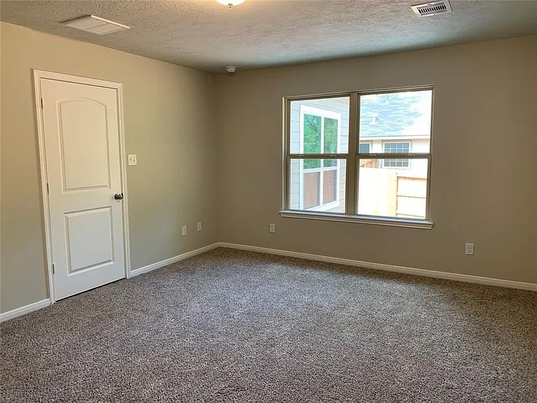 994 Arbor Xing — Photo 7