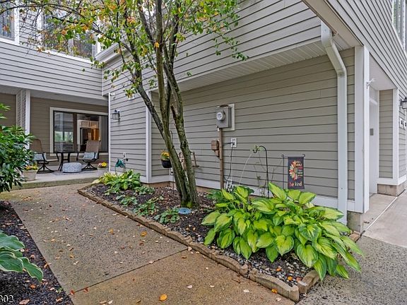 2nd image of 84 Hagerman Ct
