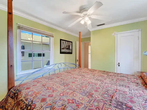 946 Paseo Morella, West Palm Beach, FL 33405