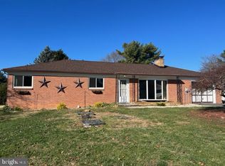 11812 Robinwood Dr, Hagerstown, MD 21742