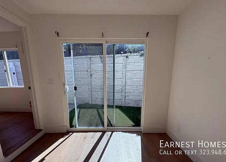 15242 Morrison St — Photo 31