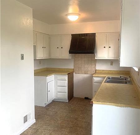 5th image of 3239 Sunset Blvd APT 1