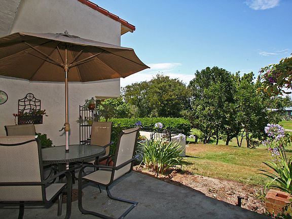 Back patio & greenbelt