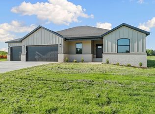 1215 John Renfroe Rd, Pea Ridge, AR 72751