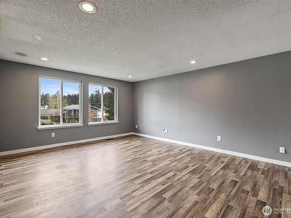 2nd image of 2904 E 147th Street