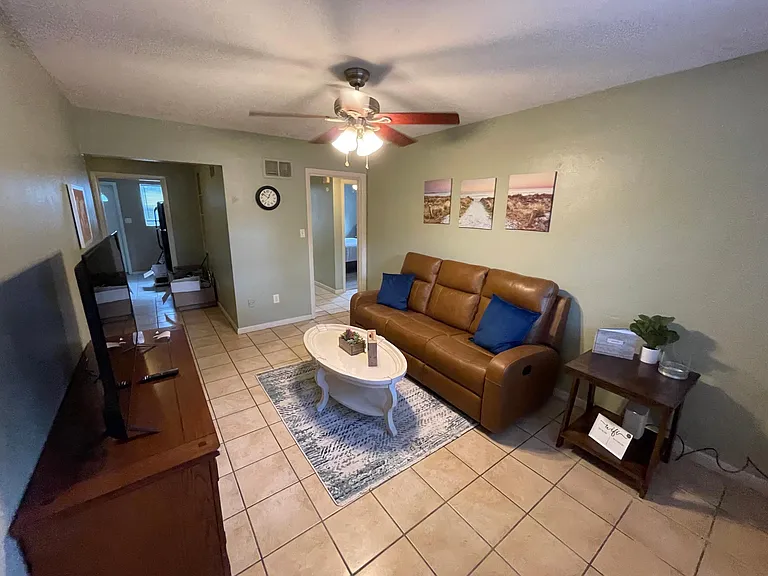 1239 NW 9th Ave #B — Photo 1