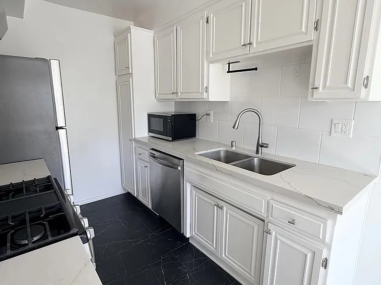 11975 Iowa Ave #7 — Photo 9