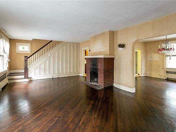 5th image of 10 Varick Ct