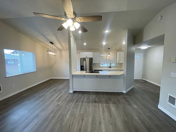 4th image of 1010 37th Ave SW