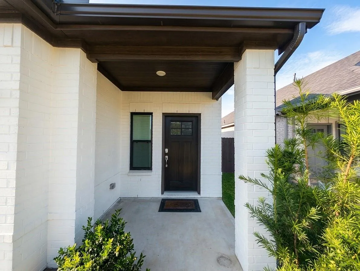 4 bed, 2.5 bath, 1733 sqft, $2,500 — Photo 4
