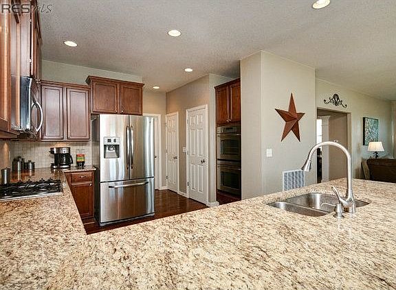 4th image of 1599 Edenbridge Dr