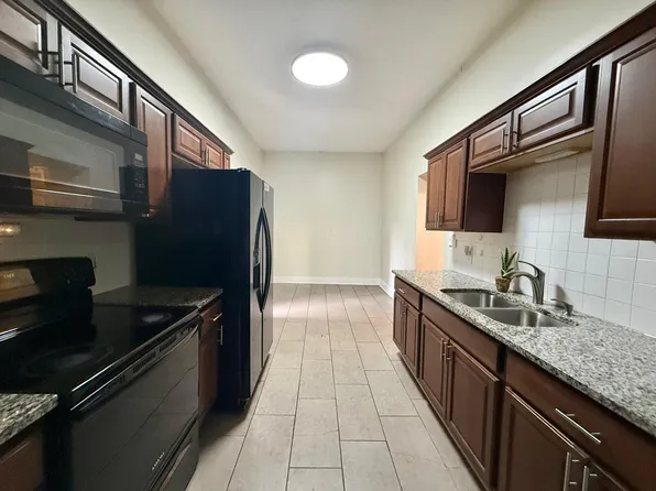 4437 Lorain Ave, Cleveland, OH 44113