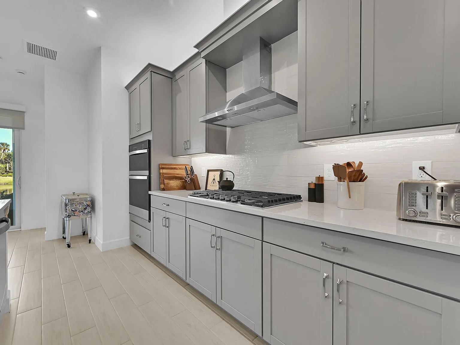 3 bed, 2.5 bath, 2053 sqft, $4,000 — Photo 4