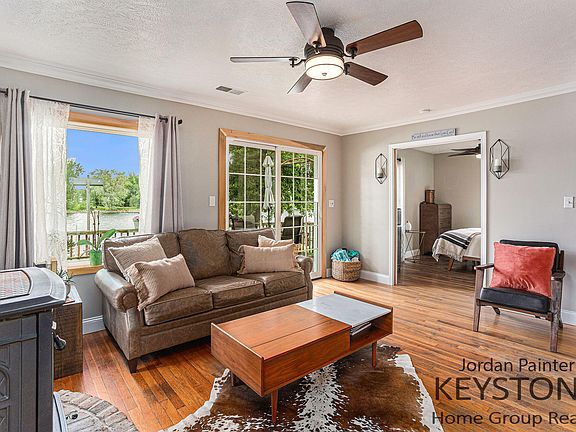 4th image of 4281 Willow Dr NE