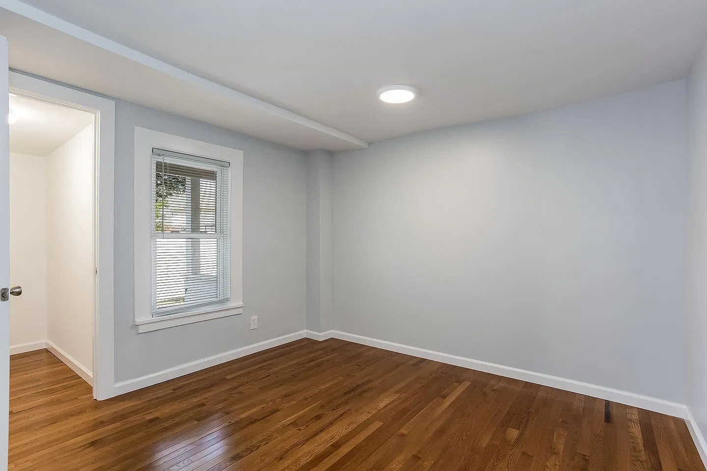 29 Anderson Ave — Photo 3