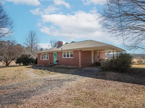 3929 Lamarr Valley Rd, Gibsonville, NC 27249