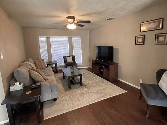 2nd image of 1910 Oakline Dr