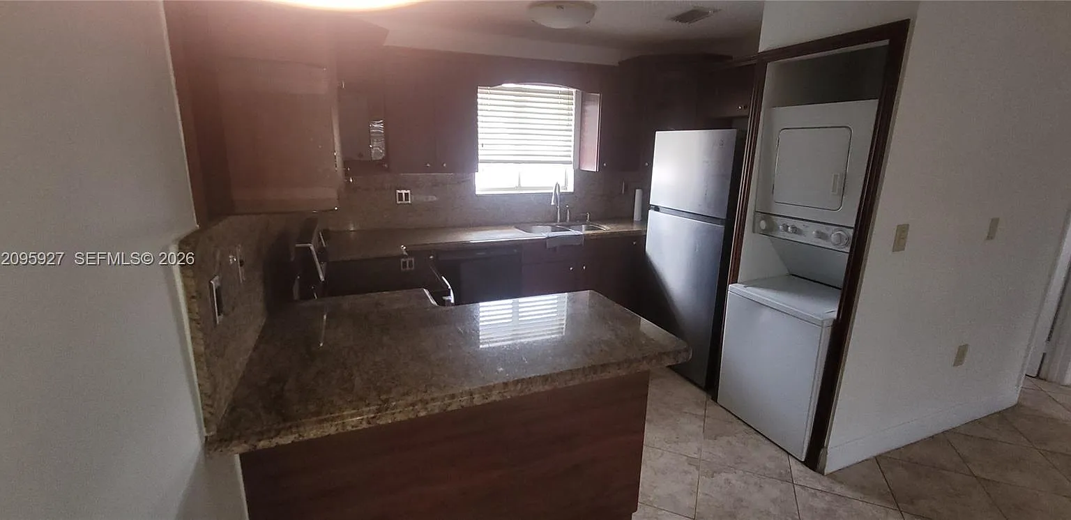 Valencia Villas Condo — Photo 4