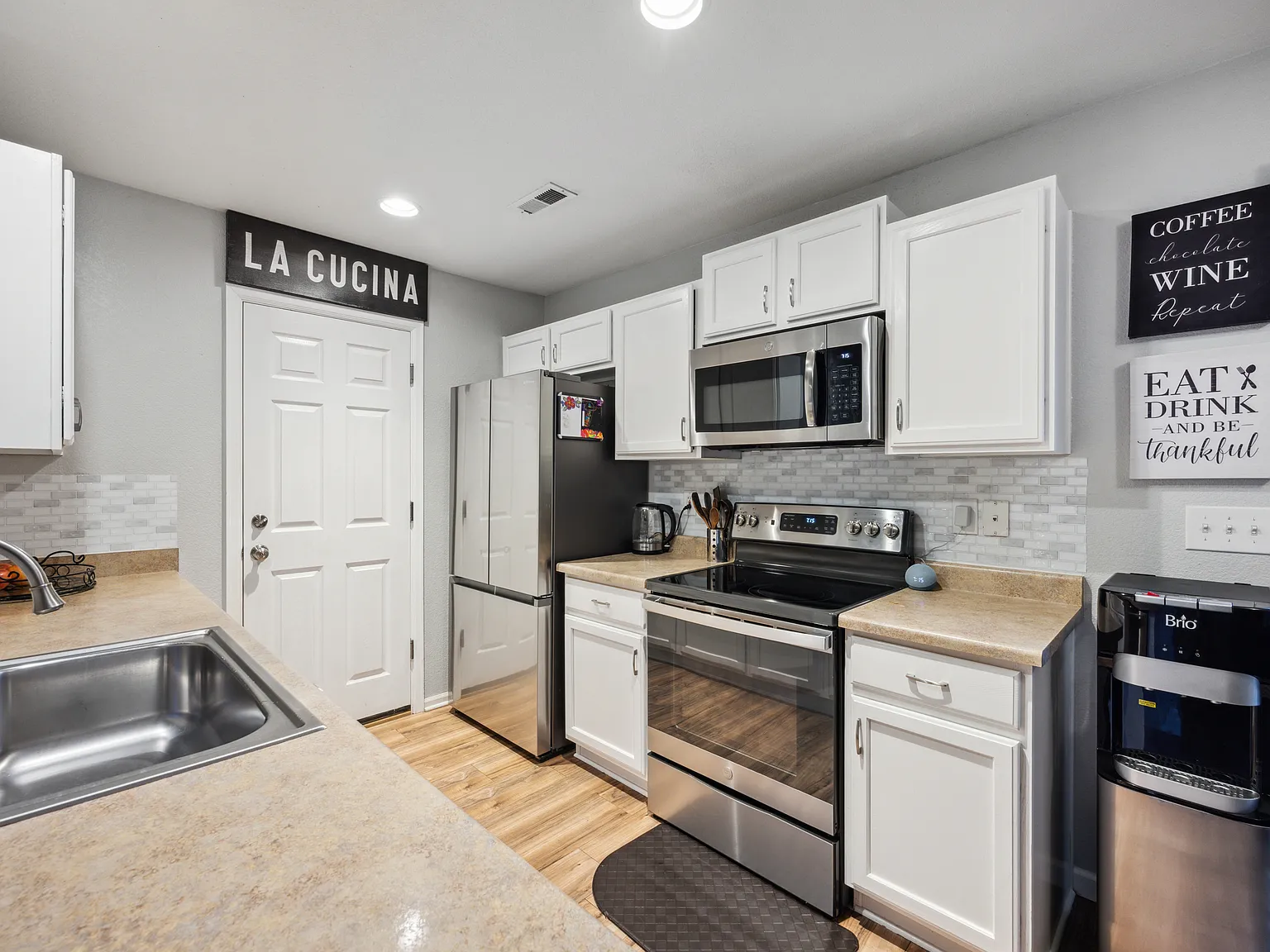 3 bed, 1110 sqft, $2,700 — Photo 4