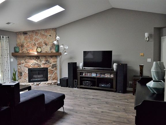 5th image of 1522 Commodore Ct Unit 6