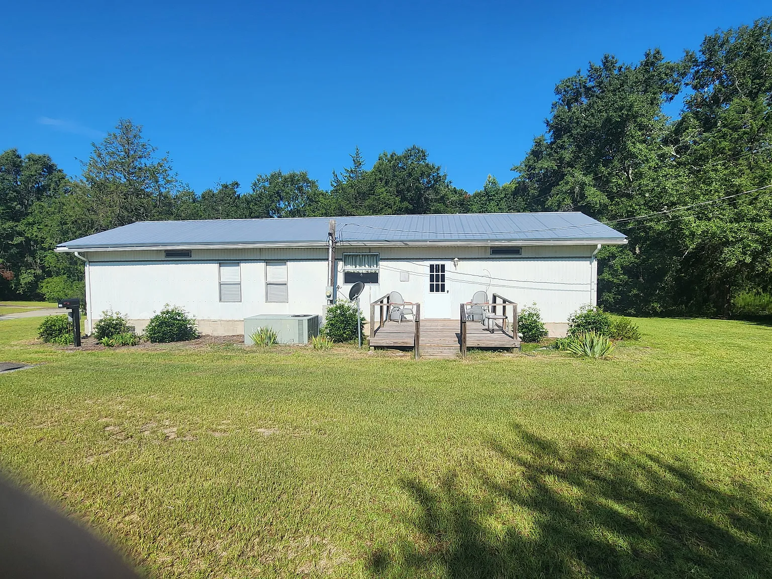 134 Canary St — Photo 2