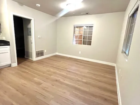 926 W 83rd St #4, Los Angeles, CA 90044